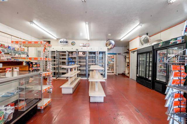 Oakland, CA 94601,2701 East 9Th St