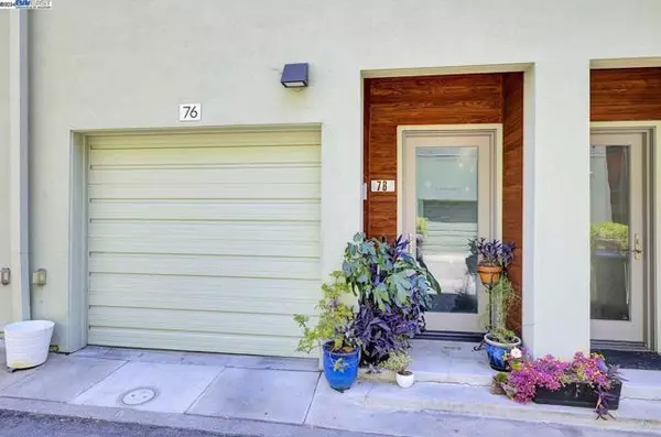 76 Glashaus Loop,  Emeryville,  CA 94608