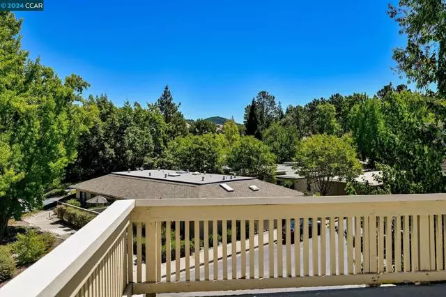 1500 Rockledge Ln, Walnut Creek, CA 94595