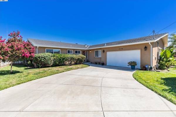 37198 Saint Christopher St, Newark, CA 94560