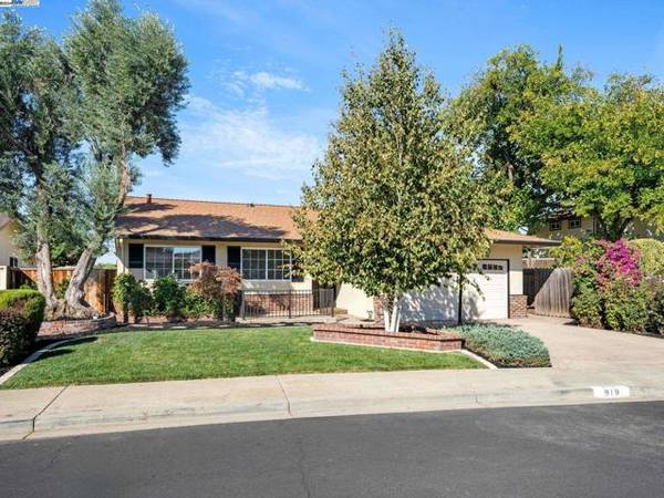 919 Lynn St, Livermore, CA 94550