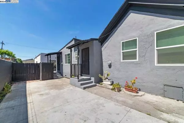 3325 East 8Th St, Oakland, CA 94601