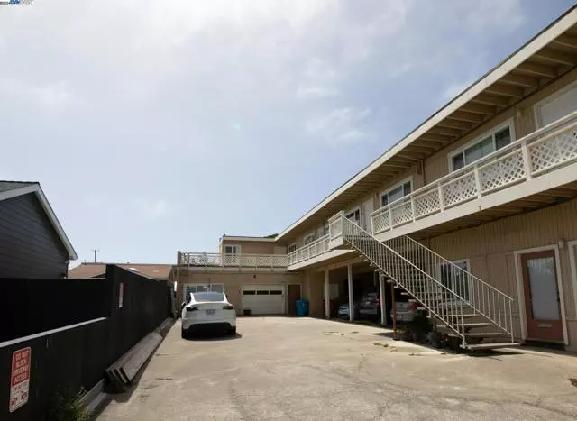 Pacifica, CA 94044,1724 Palmetto Ave