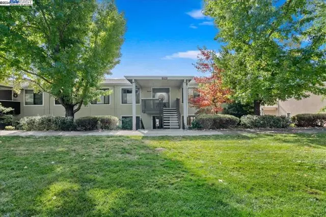 2741 Golden Rain Rd, Walnut Creek, CA 94595