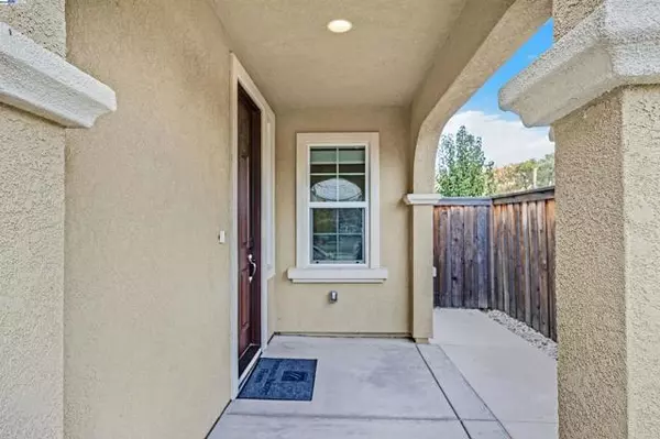 Tracy, CA 95376,1705 Hummingbird Way