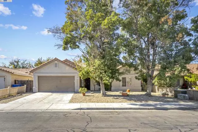 515 Merlot Ct, Los Banos, CA 93635