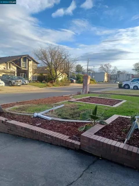 Sacramento, CA 95826,3916 Tillamook Way