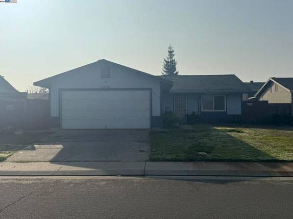 14416 East Parkdale Dr, Lockeford, CA 95237