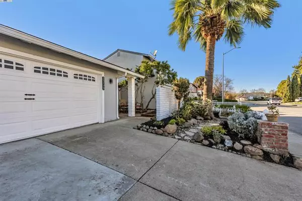 33179 Great Salt Lake Drive, Fremont, CA 94555