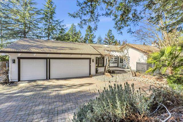 1108 Howard Hills Rd, Lafayette, CA 94549