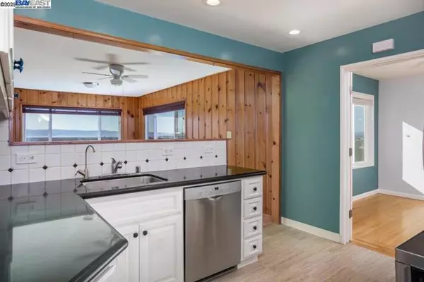 San Leandro, CA 94578,16059 Selborne Dr