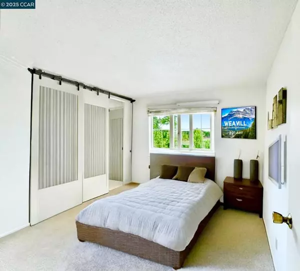 Oakland, CA 94602,5025 Woodminster Ln