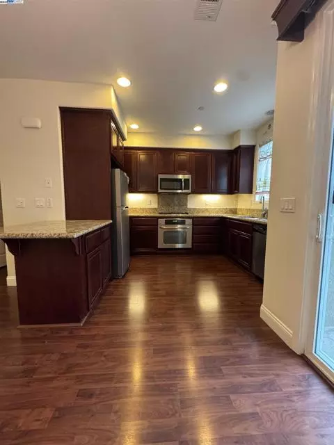 Sunnyvale, CA 94089,1186 Gliessen Ter