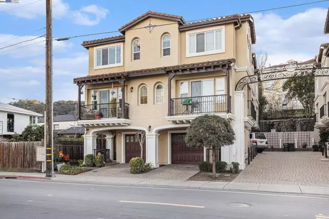 Martinez, CA 94553,528 BERRELLESA ST