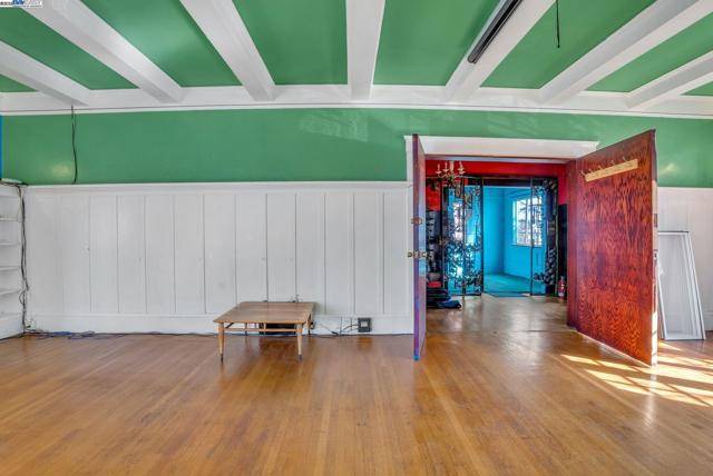Oakland, CA 94610,227 Orange Street
