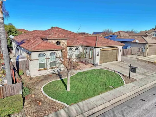 1079 Glen Abbey Dr, Manteca, CA 95336