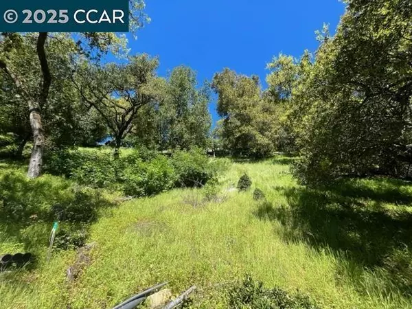 2 Charles Hill Cir, Orinda, CA 94563