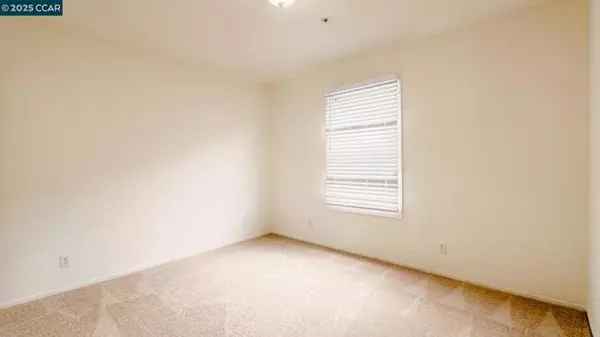 Oakland, CA 94607,686 10Th St