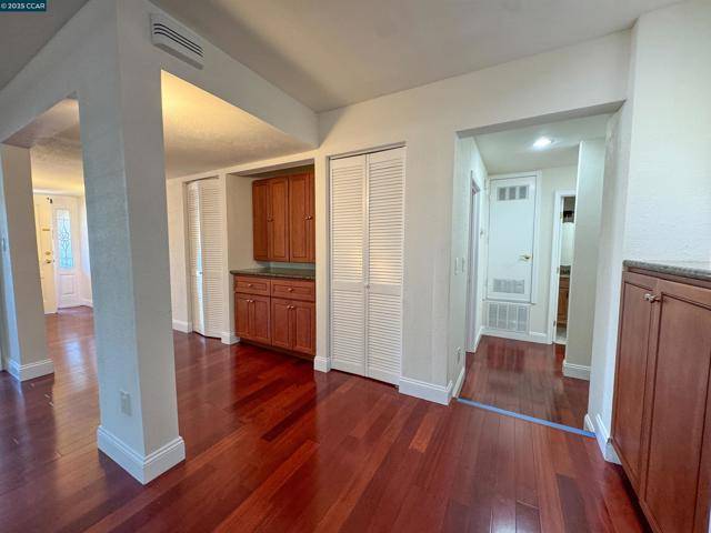Alameda, CA 94501,404 Coral Reef Rd