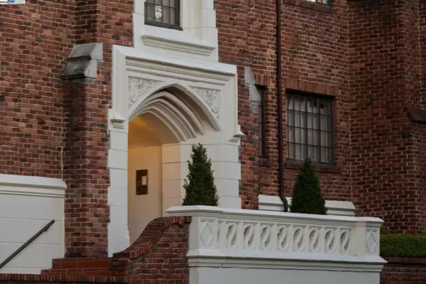 Oakland, CA 94618,5301 BROADWAY TERRACE