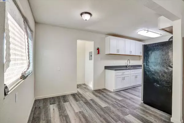Oakland, CA 94621,5900 Hayes St