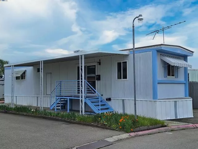Hayward, CA 94544,28914 Pluto Street