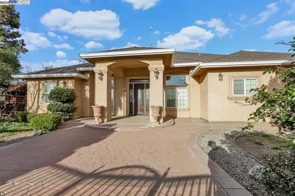 17300 Locust Ave,  Patterson,  CA 95363
