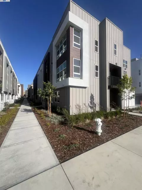 2015 Stanford Street, Alameda, CA 94501