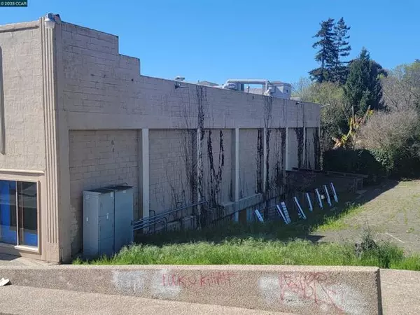 El Sobrante, CA 94803,425 Appian Way