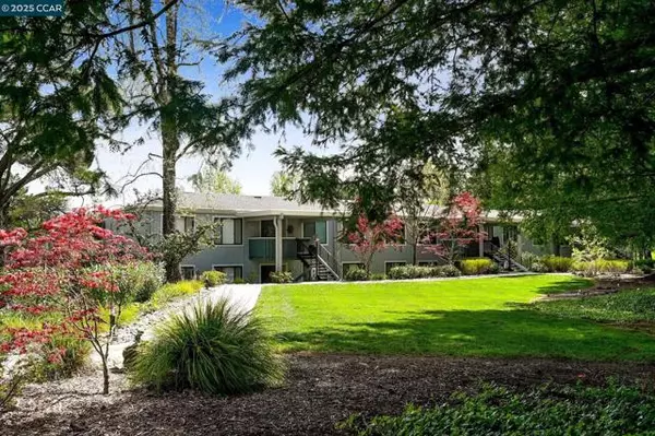 Walnut Creek, CA 94595,1549 Oakmont Dr