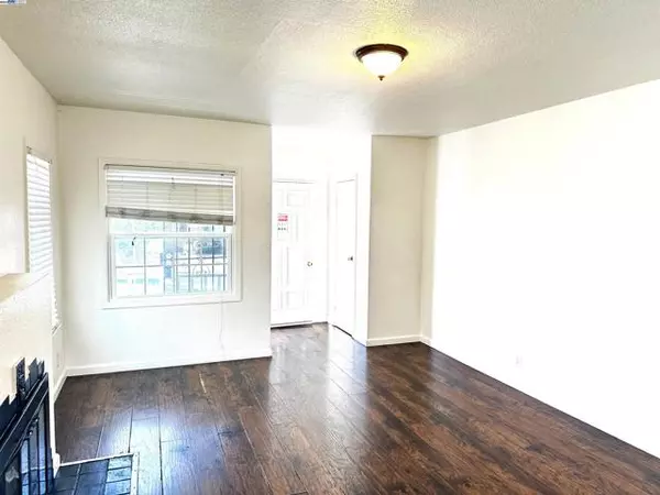 Oakland, CA 94603,1933 103rd. Ave.