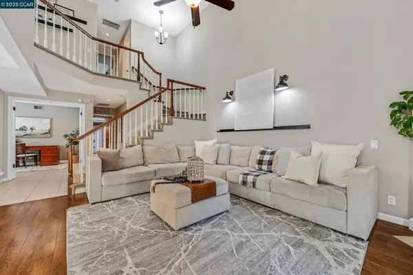 60 Rainbow Cir, Danville, CA 94506
