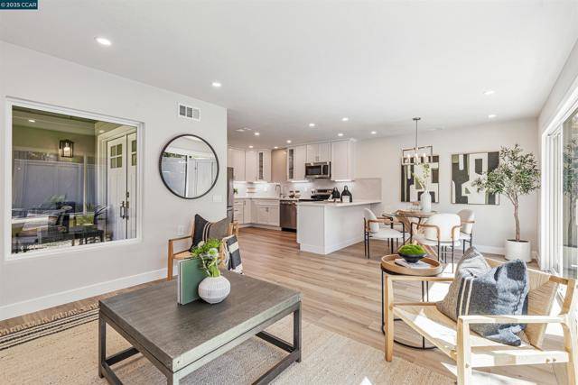 2340 Tice Creek Dr, Walnut Creek, CA 94595