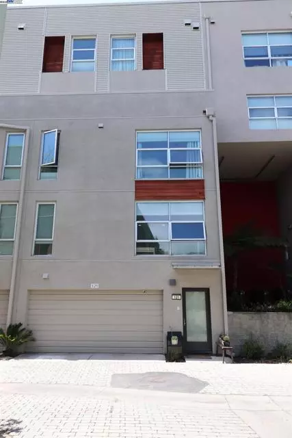 Emeryville, CA 94608,6466 Hollis St