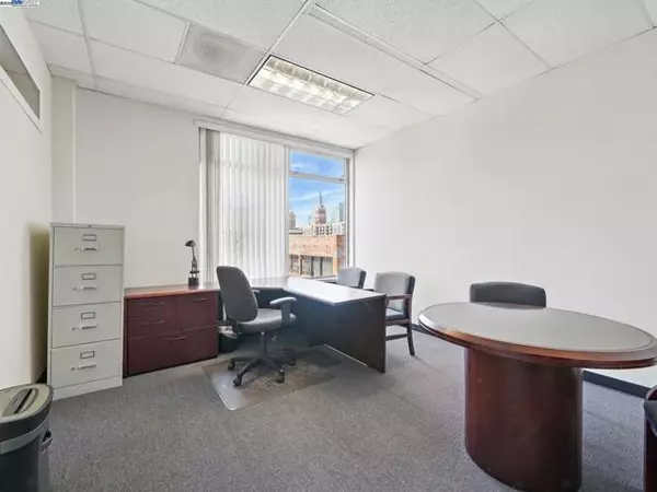 Oakland, CA 94607,212 9Th St, Unit 309