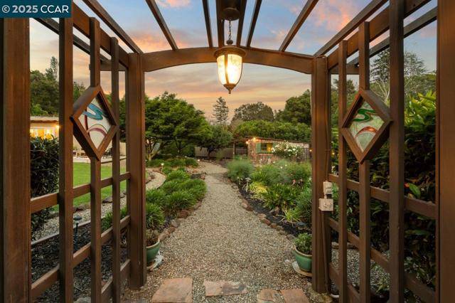 Orinda, CA 94563,23 Lost Valley Dr