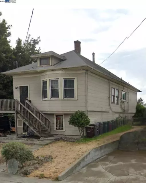 6215 Dover St, Oakland, CA 94609