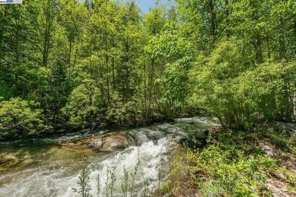 Trinity Center, CA 96091,121 Mountain Aire Ln