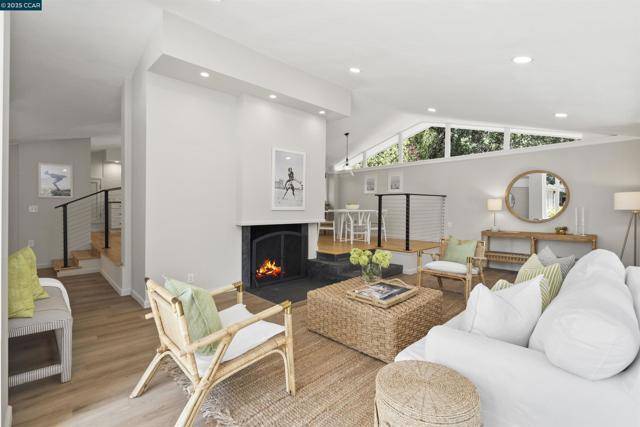 Orinda, CA 94563,8 La Campana Rd