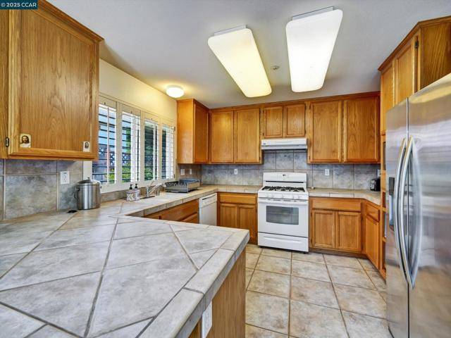 Petaluma, CA 94952,1023 Gailinda Ct