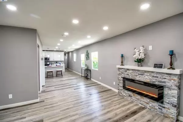 Oakland, CA 94621,8617 A St