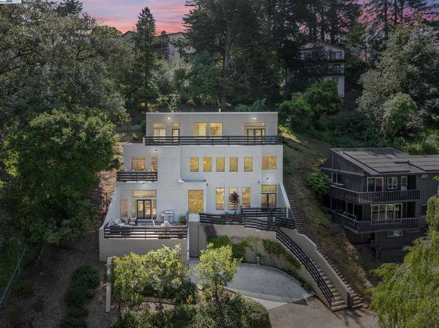 6588 Longwalk Dr, Oakland, CA 94611