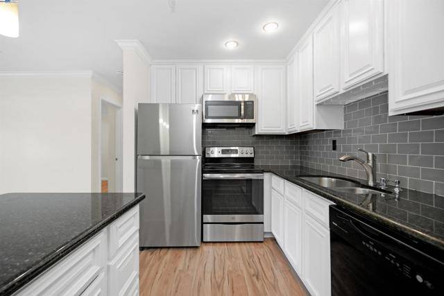 325 Lenox Ave, Oakland, CA 94610
