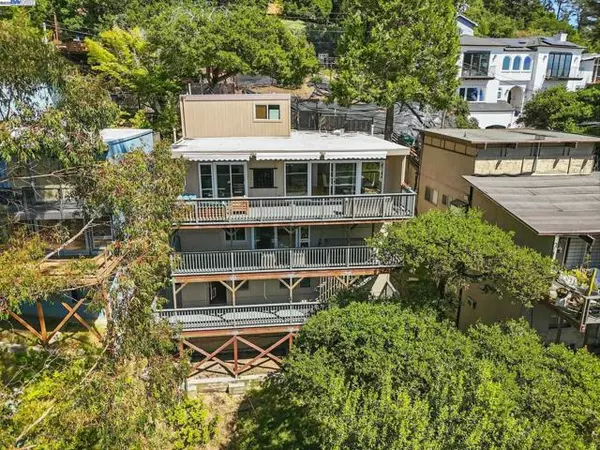 Oakland, CA 94611,2323 Mastlands Dr