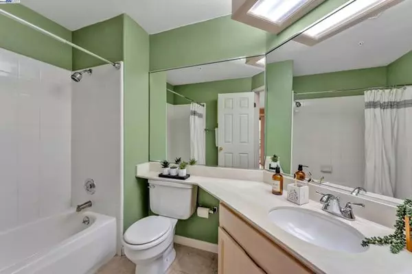 Hayward, CA 94546,21239 Gary Dr