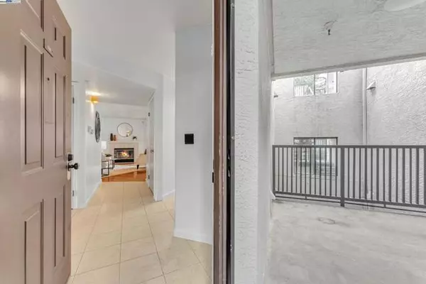 Hayward, CA 94546,21239 Gary Dr