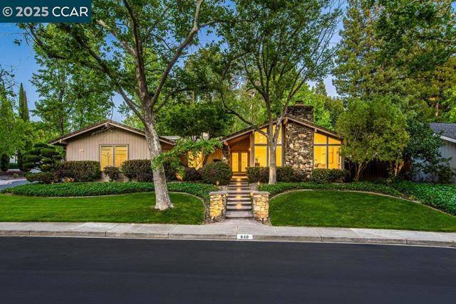 640 Thornhill Rd, Danville, CA 94526