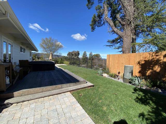 Pleasanton, CA 94566,588 East Angela St