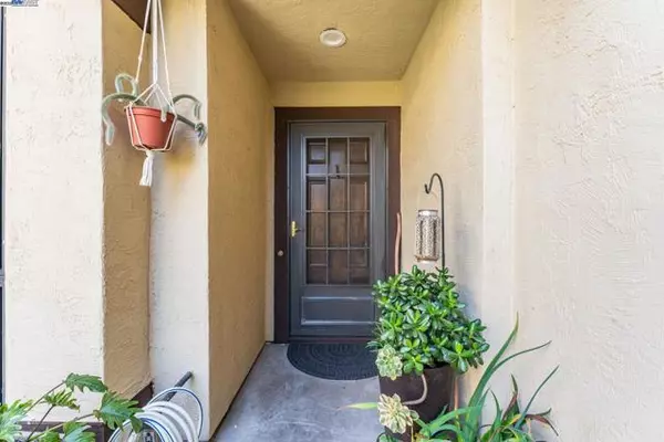 San Leandro, CA 94577,14378 Outrigger Dr