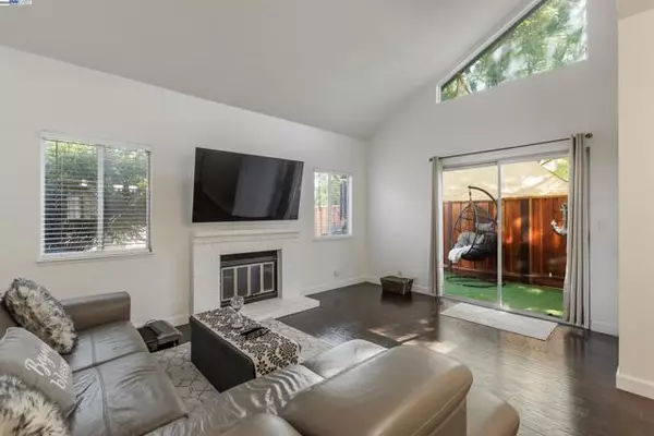 286 Birch Creek Dr, Pleasanton, CA 94566